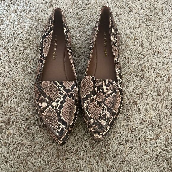 MADDEN GIRL SLIP ON SHOES LOAFERS WOMEN SIZE 7 SNAKESKIN PRINT FLATS CREAM/BLACK - Picture 1 of 7